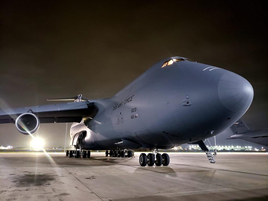 Jim Sanders giving "short" sign